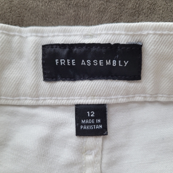 Women's Free Assemby Shorts, Size 12, White - Picture 3 of 3